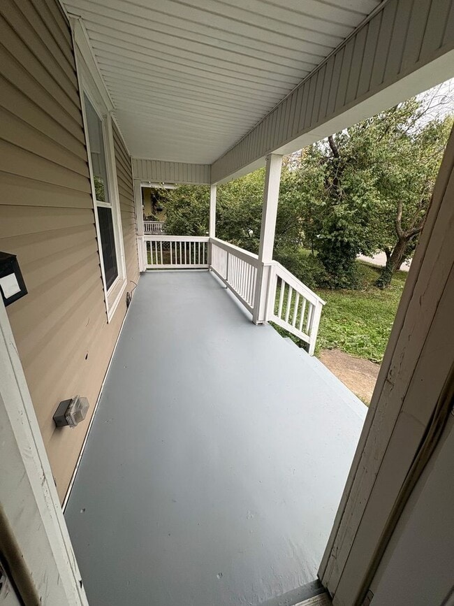 839 W Webster St in Springfield, MO - Foto de edificio - Building Photo