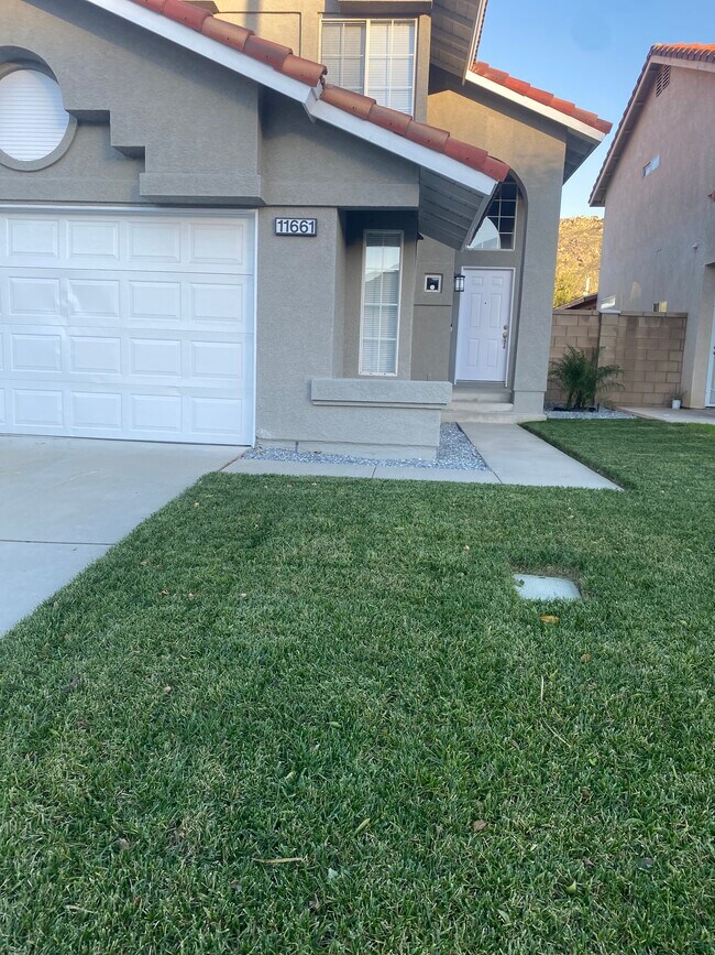 11661 Belmonte Rd in Fontana, CA - Building Photo - Building Photo