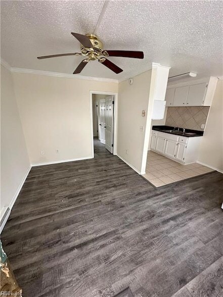 255 W Ocean View Ave, Unit 10 in Norfolk, VA - Foto de edificio - Building Photo