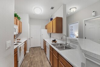 Majestic Oaks in Pensacola, FL - Building Photo - Building Photo