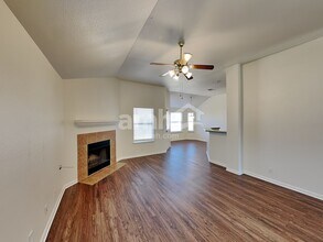 386 Stennis in Kyle, TX - Foto de edificio - Building Photo