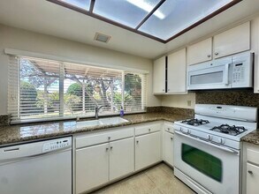 8723 Blue Lake Dr in San Diego, CA - Building Photo - Building Photo