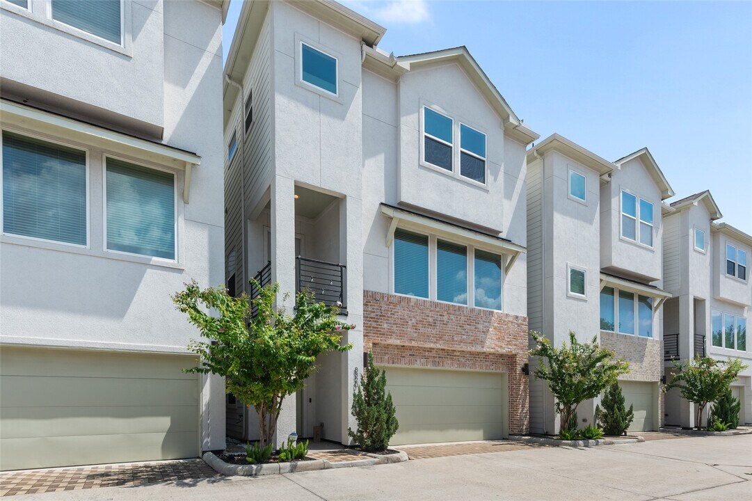 8320 Vista Bella Ln in Houston, TX - Building Photo