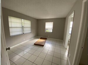 4734 Summit Blvd in West Palm Beach, FL - Building Photo - Building Photo