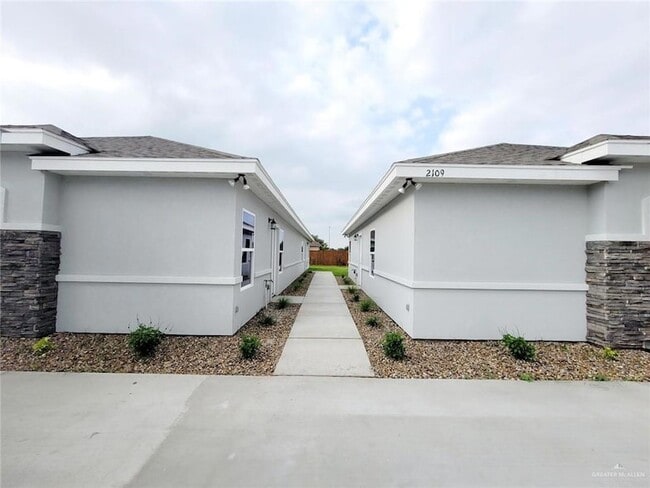 2109 Davenport St, Unit 1 in Weslaco, TX - Building Photo - Building Photo