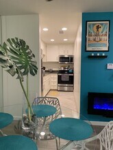 470 N Villa Ct, Unit 208 in Palm Springs, CA - Building Photo - Building Photo
