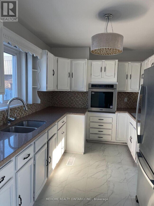 83 Cornwallis Dr in Toronto, ON - Building Photo - Building Photo
