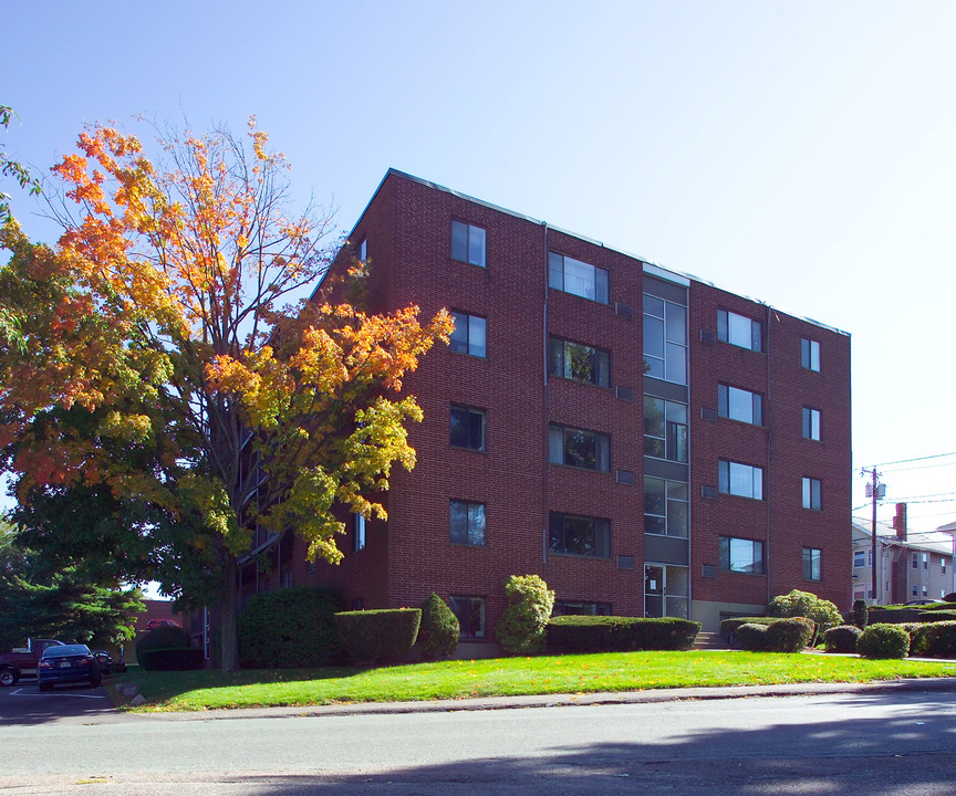Doral Apartments in Quincy, MA - Foto de edificio