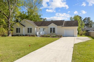 736 Comet Dr in Beaufort, NC - Building Photo