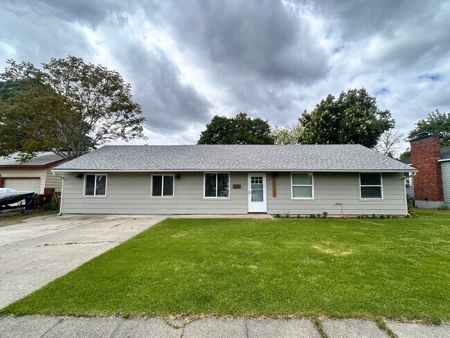 property at 1927 E Marshall Ave