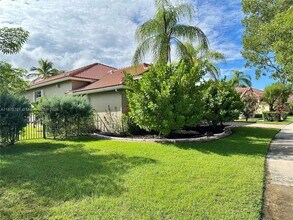 656 Verona Pl in Weston, FL - Building Photo - Building Photo