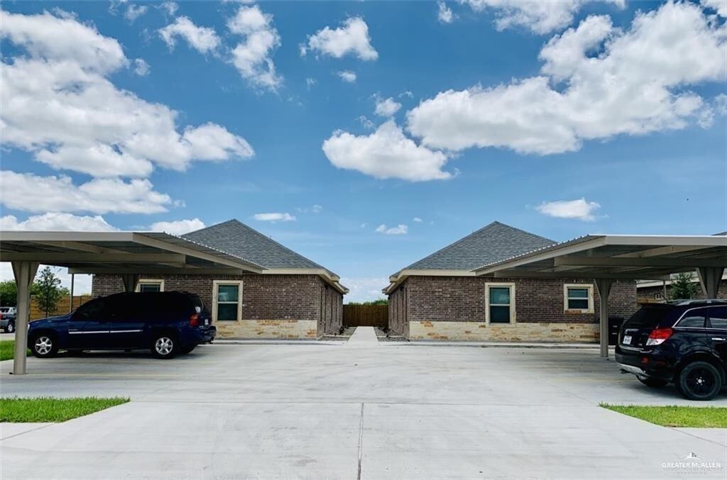2710 E Garfield Ave in Alton, TX - Building Photo