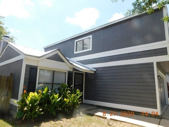 10010 Amber Field Dr in San Antonio, TX - Building Photo - Building Photo