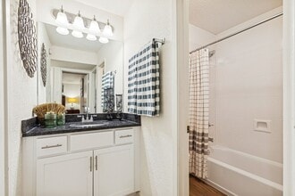 Crossroads in Metairie, LA - Building Photo - Building Photo