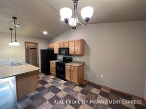 2 Bedroom 2 Bathroom Townhome w/ a Single Stall Attached Garage in SW Sioux Falls, Unit 1 in Sioux Falls, SD - Building Photo - Building Photo