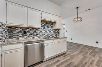 2916 S Bend Dr in Dallas, TX - Building Photo - Building Photo