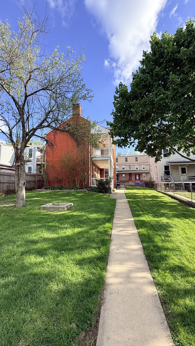 1631 Mount Rose Ave in York, PA - Foto de edificio - Building Photo