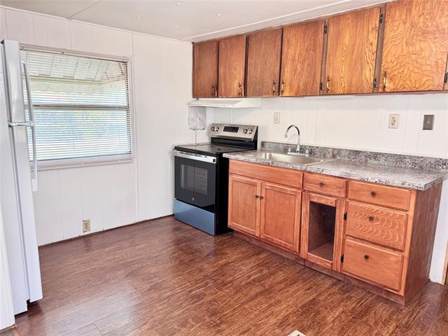 property at 6712 Oak Crest Dr E