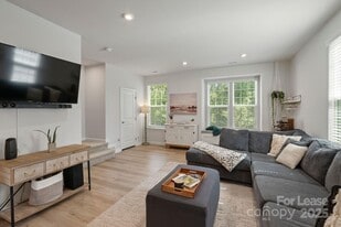 4113 Edenborn Ln in Charlotte, NC - Building Photo