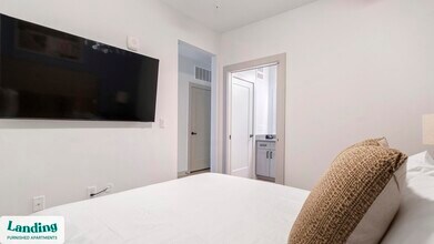 1148 N Main St, Unit 235 in Jacksonville, FL - Foto de edificio - Building Photo