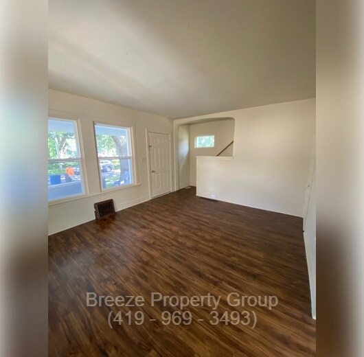 142 S Detroit Ave in Toledo, OH - Building Photo