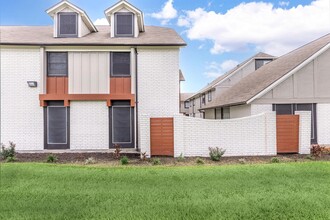 Estrella Park Apartments in Victoria, TX - Building Photo - Building Photo