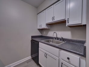 Highland Club Apartments in Watervliet, NY - Building Photo - Building Photo