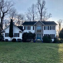 1 Anna Ct in Stony Point, NY - Building Photo