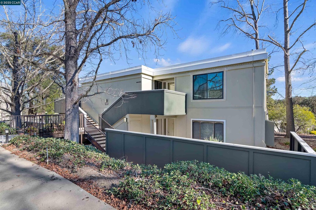 1565 Rockledge Ln in Walnut Creek, CA - Building Photo