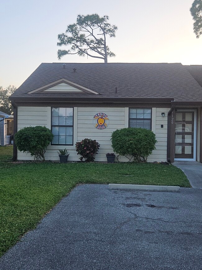 1120 Fairvilla Dr, Unit New Smyrna Beach in New Smyrna Beach, FL - Building Photo - Building Photo