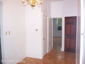 5431 Howe St in Pittsburgh, PA - Foto de edificio - Building Photo