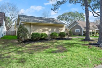 15606 Stoney Fork Dr, Unit 1-S in Houston, TX - Building Photo - Building Photo