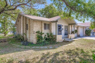 1740 Rutland Dr in Austin, TX - Building Photo - Building Photo