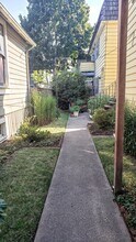 1178 SE Pershing St in Portland, OR - Building Photo - Building Photo