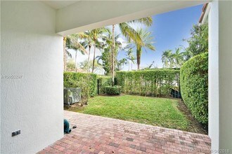 1394 Harbor View W-Unit -1394 in Hollywood, FL - Building Photo - Building Photo