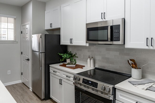 The Reserve at Meadowmont Apartments and Townhomes in Chapel Hill, NC - Foto de edificio - Interior Photo