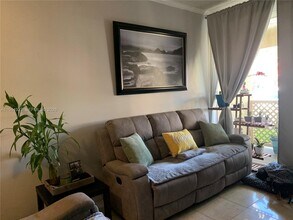 18356 NW 68th Ave in Hialeah, FL - Building Photo - Building Photo