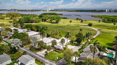 1102 N Golfview Rd in Lake Worth Beach, FL - Building Photo - Building Photo