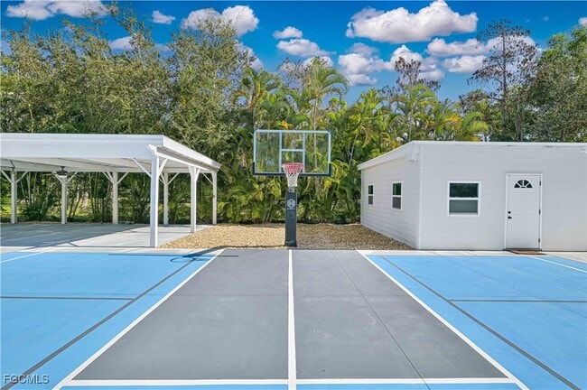 property at 6941 Hunters Rd