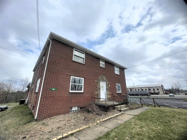 160 Fernwood Rd, Unit 1 in Wintersville, OH - Building Photo - Building Photo