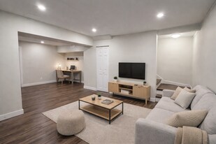 5-246 Wharncliffe Rd S - London - ON - N6J 2L4 in London, ON - Building Photo