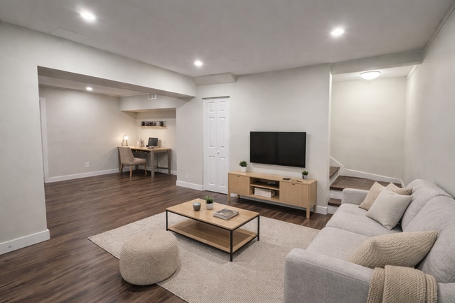 property at 246-246 Wharncliffe Rd S