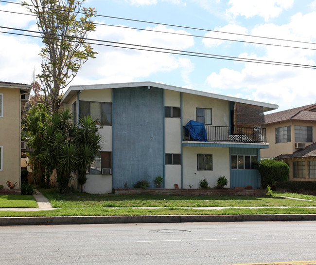 5706 Kester Ave in Van Nuys, CA - Building Photo - Building Photo