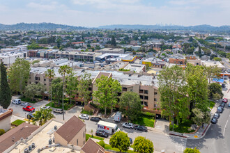 Glendale Oaks in Glendale, CA - Building Photo - Building Photo