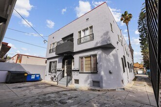 c07--2621 Magnolia Avenue in Los Angeles, CA - Building Photo - Building Photo
