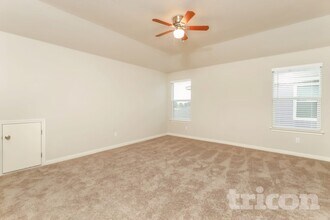 5532 Shasta Pl, Unit W107 in Saint Hedwig, TX - Foto de edificio - Building Photo