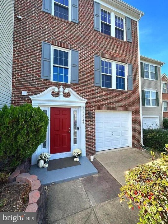 11736 Batley Pl in Lake Ridge, VA - Building Photo