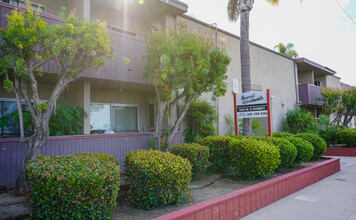 Newport Apartments in Oxnard, CA - Building Photo - Building Photo