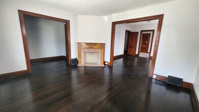 10401 Homeworth Ave in Garfield Heights, OH - Building Photo - Building Photo