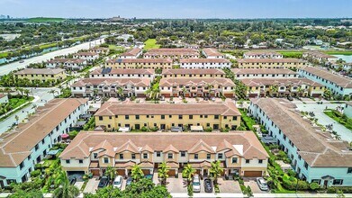 4668 Banker Terrace in Davie, FL - Building Photo - Building Photo